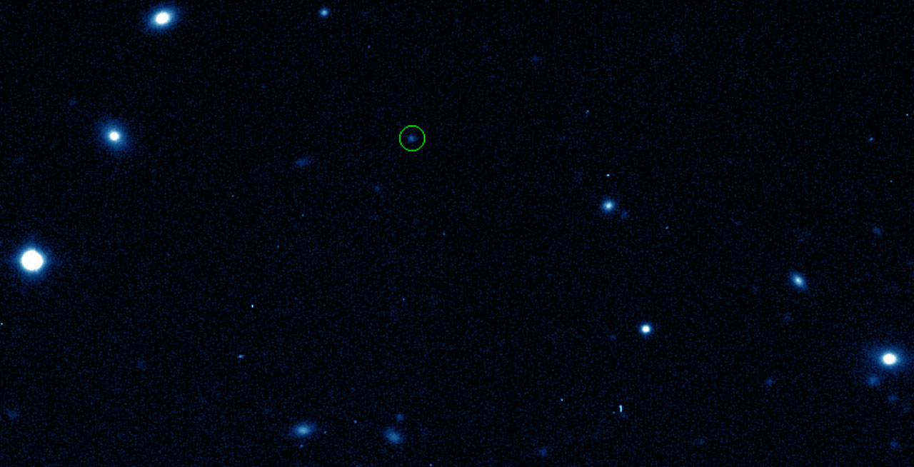 O pequeno ponto destacado na imagem representa o asteroide 2011 QF99 - Créditos: Telescópio Canadá-França-Havaí / CSMonitor